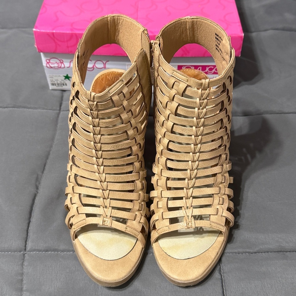 Women’s Sugar Tan Strappy Block Heel Sandals. Size 71/2 M - Picture 2 of 4